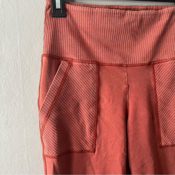 Aerie Chill Play Move Red Ribbed Joggers Size Medium Long - Picture 2 of 5